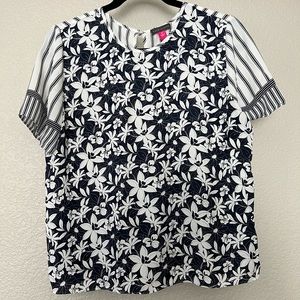 Vince Camuto navy and white size M